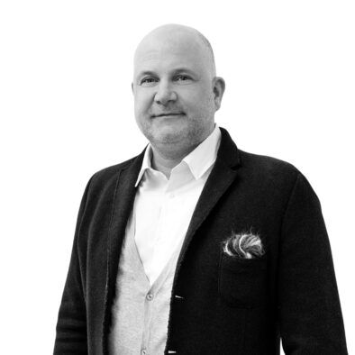 Schwarz weiß Bild des Managing Directors Sven Bialluch